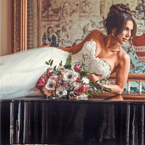 Dress is stuffing. I added cups and ribs to the dress. I have veil also. - Picture 5 of 5